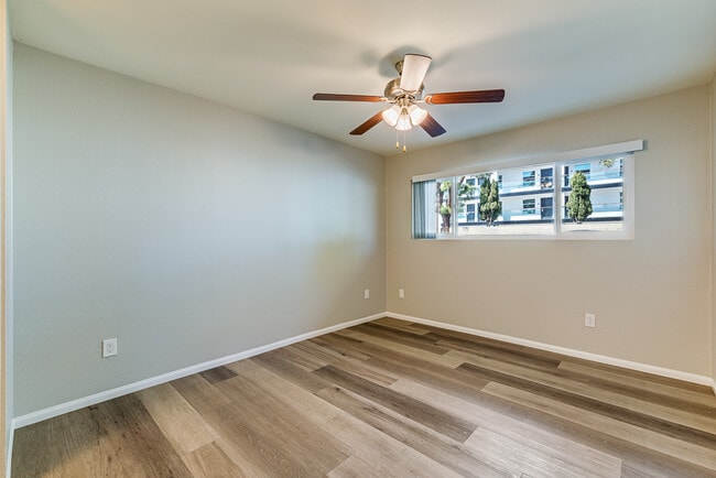 Foto del edificio - Woodlawn Gardens Apartments