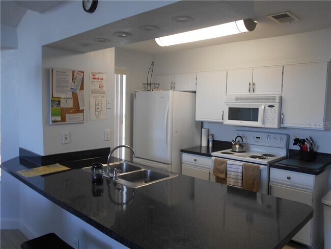 Building Photo - 2452 Sweetwater Club Cir