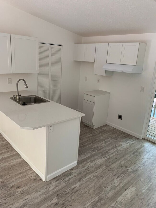 Foto del edificio - 4940-4950 SW 45th Ave