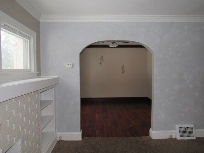 Building Photo - Spacious 3BD Side-by-Side in Bedford!