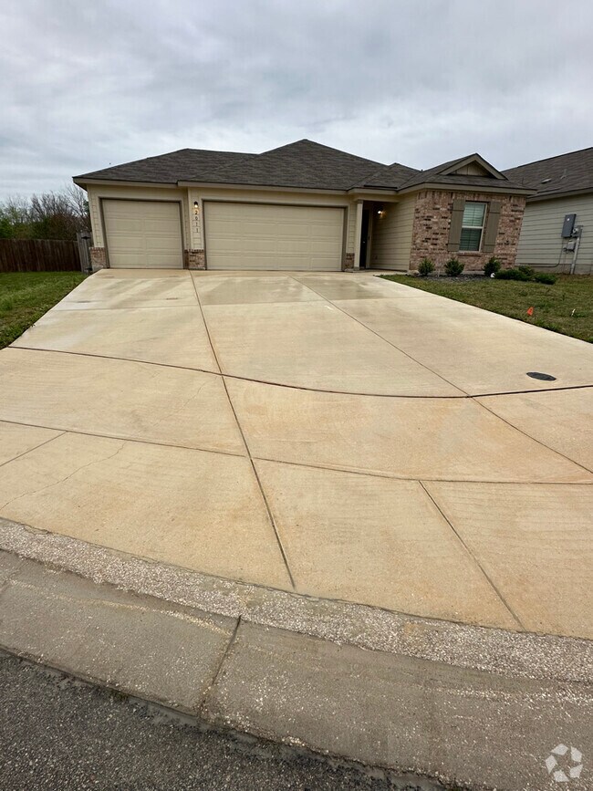 Mockingbird Heights Apartments for Rent with Parking New Braunfels