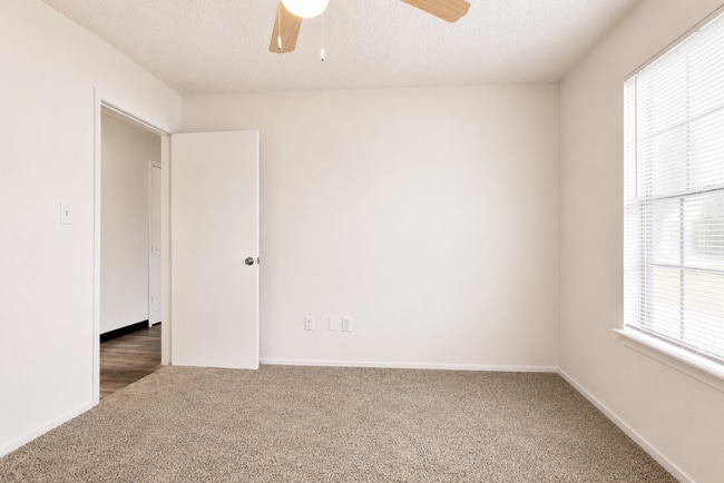 B1_2x1_TRAD_BR.png - Ranch at 1856 Apartments