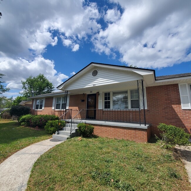 Building Photo - 301 W Lakeside Ave
