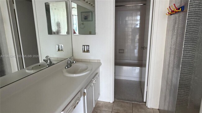 Building Photo - 20100 W Country Club Dr