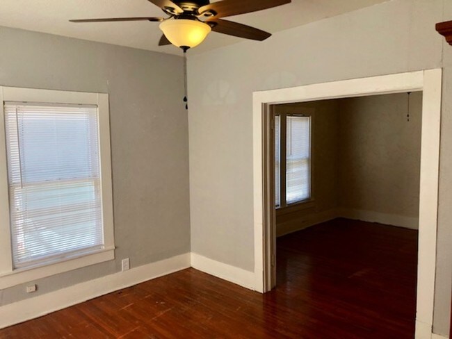 Foto del edificio - 1456 W Allen Ave