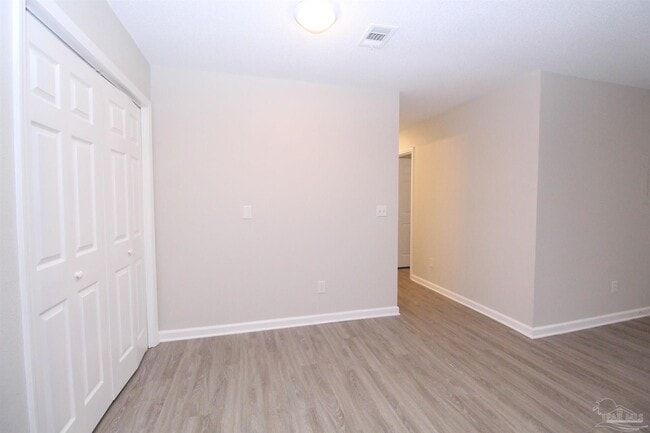 Foto del edificio - 9012 Bowman Ave