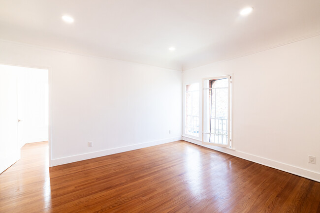 Building Photo - A Grand, Light-Filled 1-Bedroom with Bonus...