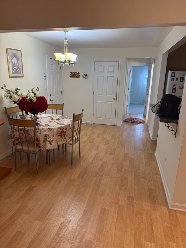 Building Photo - 456 E Spruce Dr