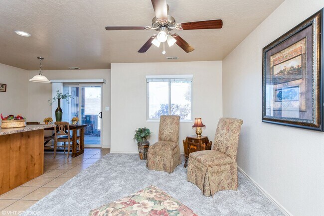 Foto del edificio - 3 Bedroom Townhome with Private Patio