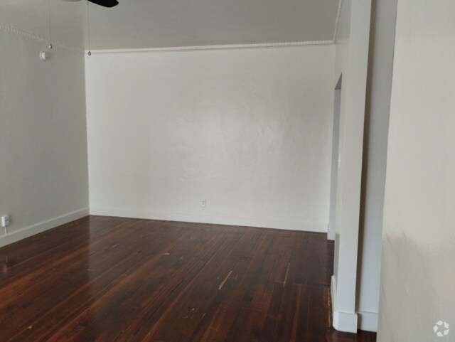 Building Photo - 901 S Kingsley Dr