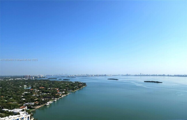 Foto del edificio - 601 NE 36th St