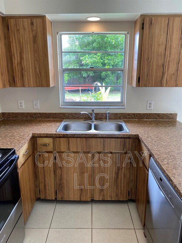 Foto del edificio - 7624 Carrier Rd