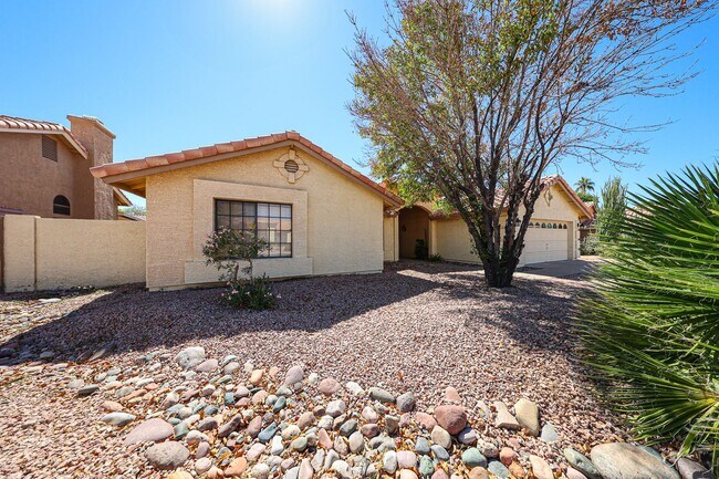 Foto del edificio - MOVE IN SPECIALS !! Welcome to this stunning 4-bedroom, 2-bathroom City of Tempe, AZ!!
