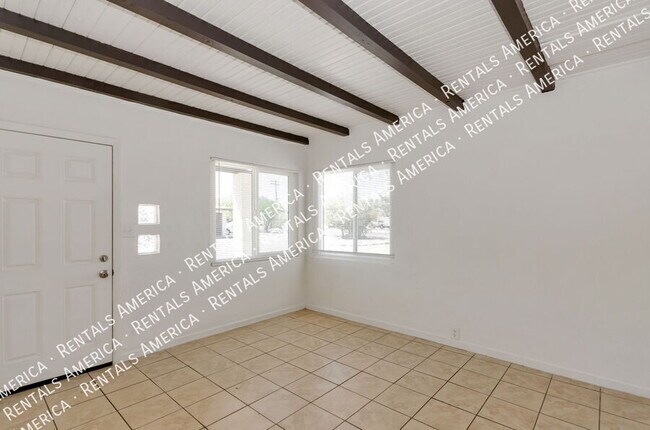 Foto del edificio - 3048 N Sparkman Blvd