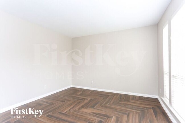 Foto del edificio - 6805 Longmeadow Dr