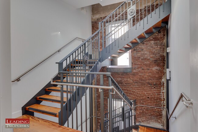 Building Photo - 25 Hotaling Pl