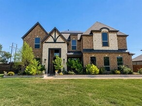 Building Photo - 1701 Shamrock Grn