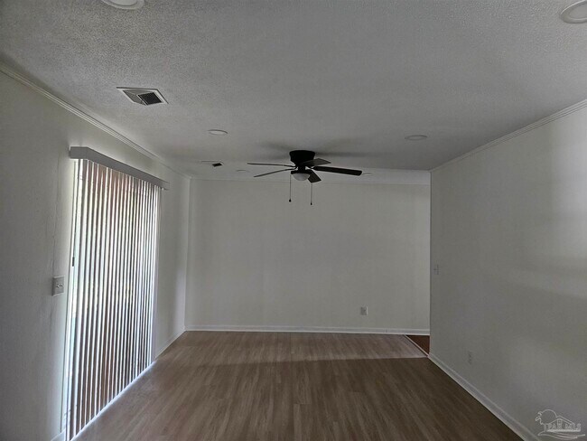 Building Photo - 6222 Vicksburg Dr