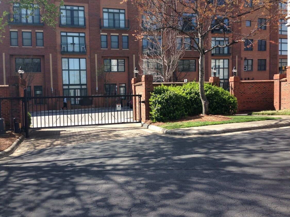 Building Photo - Coming Soon! 2-Bedroom Condo minutes from Red Hat