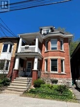 Building Photo - 427 Sunnyside Ave