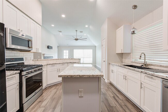 Building Photo - 20819 Grenoble Ln