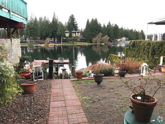 Building Photo - 31265 E Lake Morton Dr SE