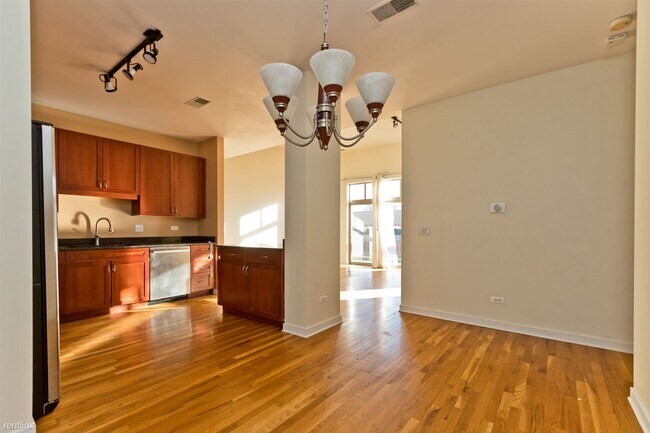 Building Photo - 3 br, 3 bath Condo - 1910 S State St