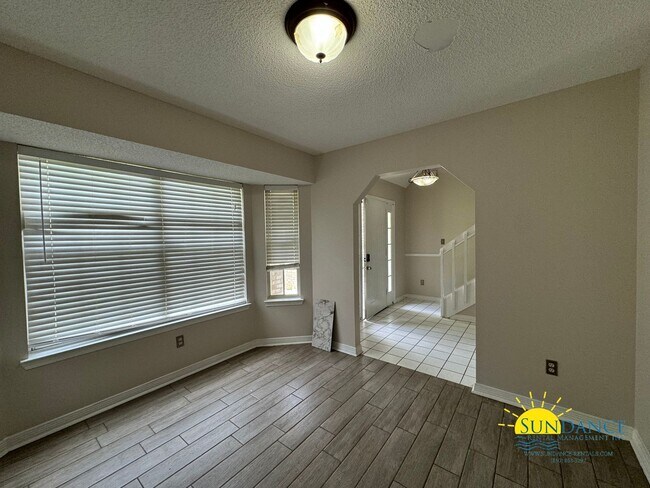 Building Photo - Charming 4-Bedroom Home in Parkwood Place,...