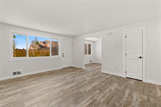 Building Photo - 813 Woodford Ave N