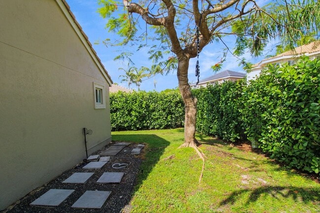 Building Photo - 1025 Bamboo Ln