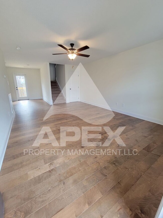 Foto del edificio - Beautiful  4 Bd 2.5 Ba Single Family home ...