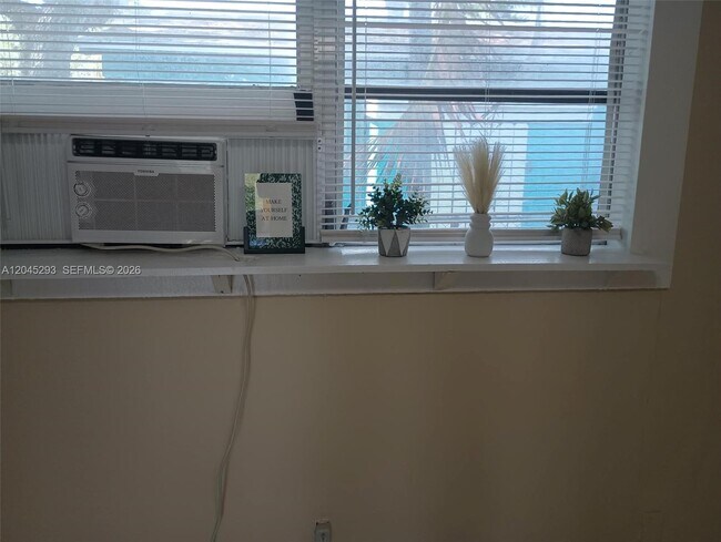 Foto del edificio - 1433 SW 24th Ct