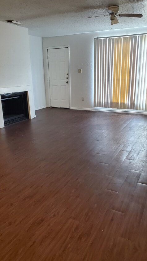 Foto principal - 15536 Weldon Dr