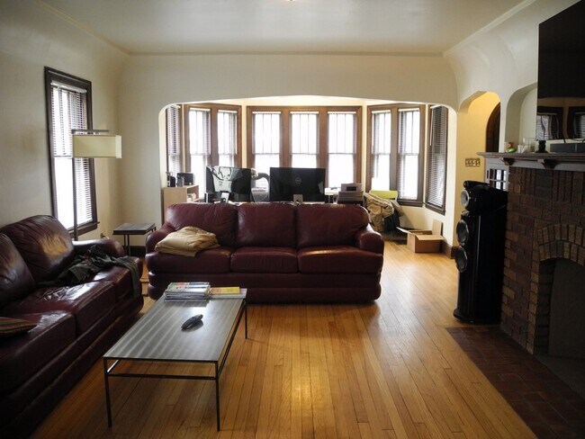 Building Photo - 1712 Van Hise Ave