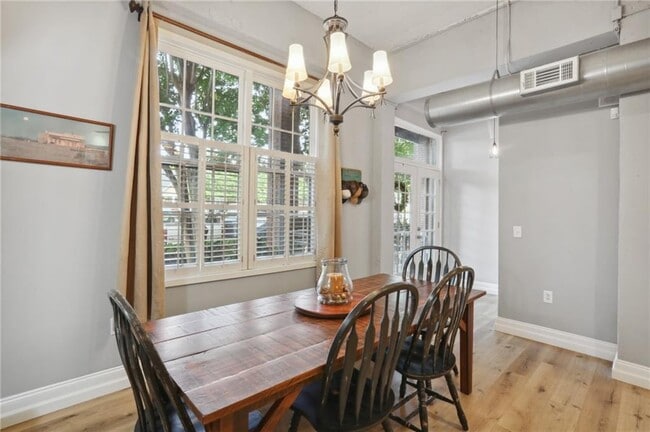 Foto del edificio - 1610 Liberty Ln
