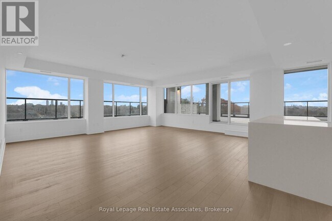 Photo du bâtiment - 259 The Kingsway