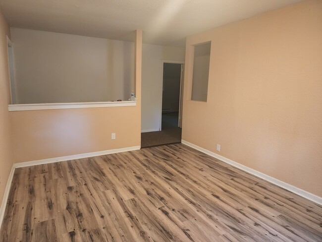 Building Photo - 2bd 1bth remodeled