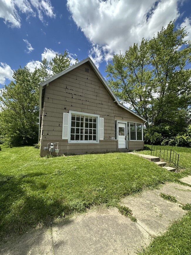 Building Photo - 511 S Proud St