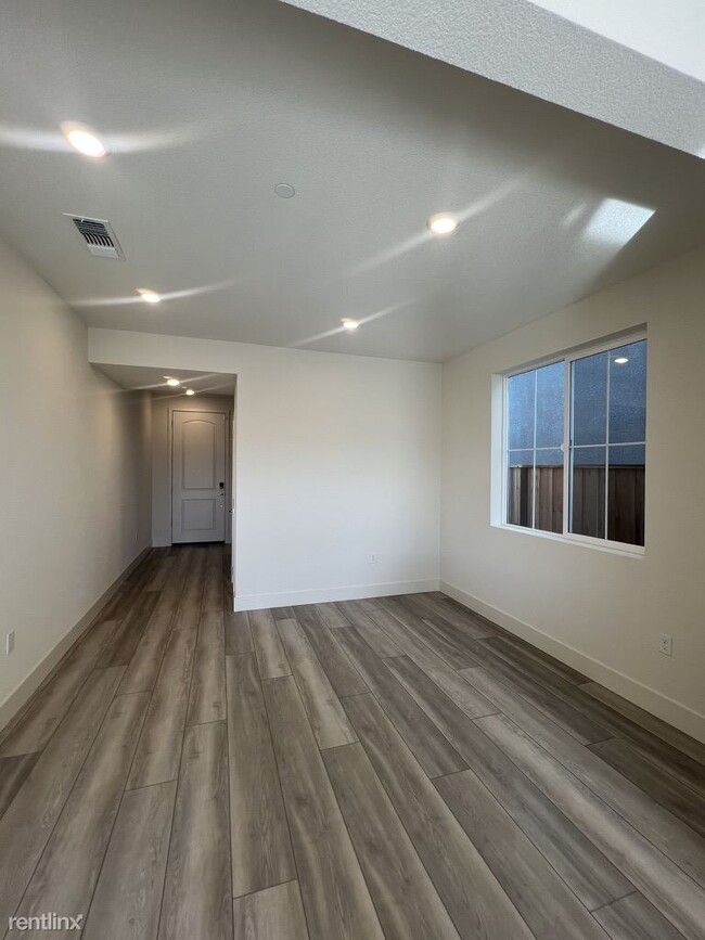 Building Photo - 4 br, 3 bath House - 1748 Jade Place