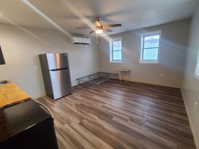 Building Photo - 643 Washington St