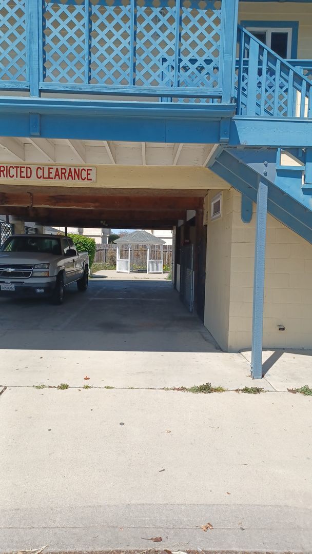 Building Photo - Single Level, Ground Floor, 3 Bed/1 Bath A...