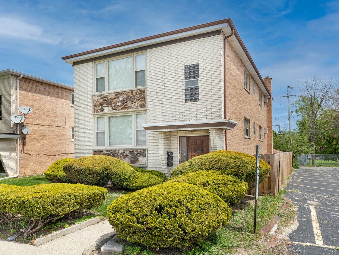 Foto del edificio - 7351 N Waukegan Rd