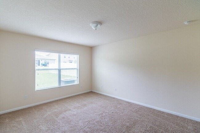 Building Photo - Open Floorplan- 4 Bedroom Home in Middleburg