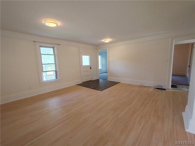 Foto del edificio - 770 Lake Rd