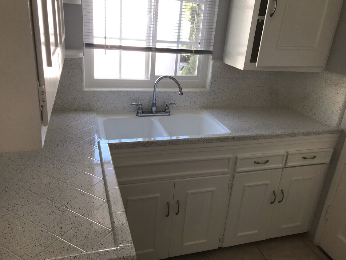 Kitchen - 1114 N Sweetzer Ave