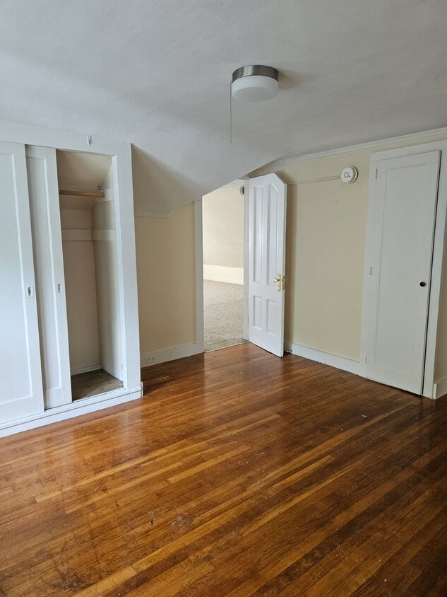 Building Photo - 10 Beach St