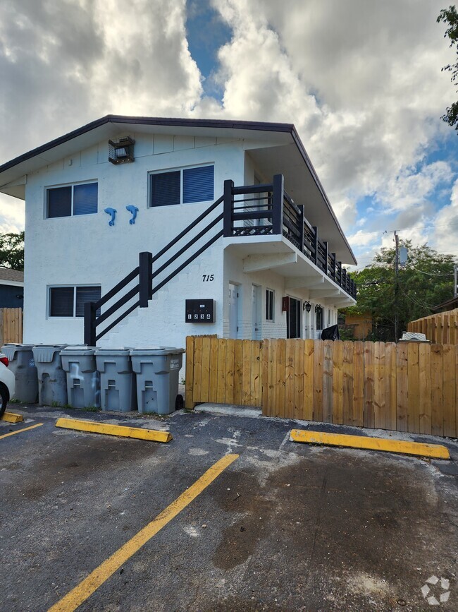 Building Photo - 715 NW 5th Ave