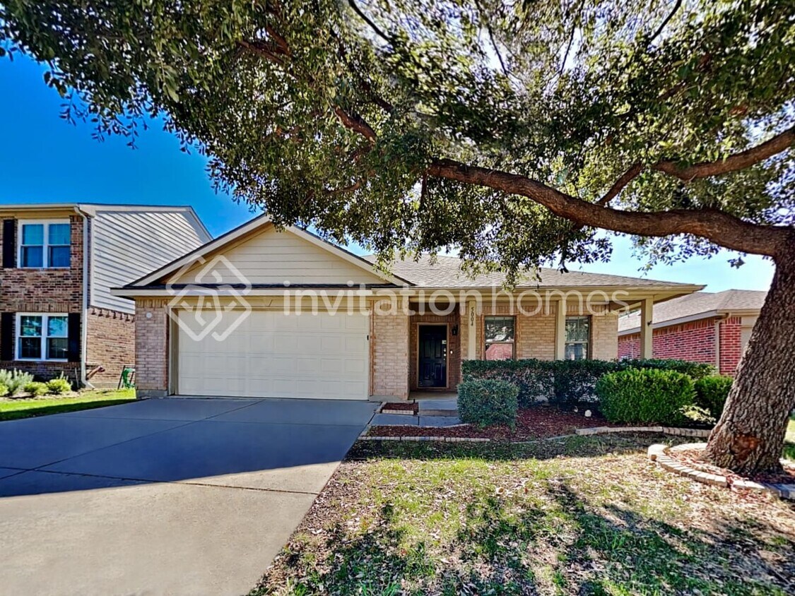 Primary Photo - 5004 Meridian Ln
