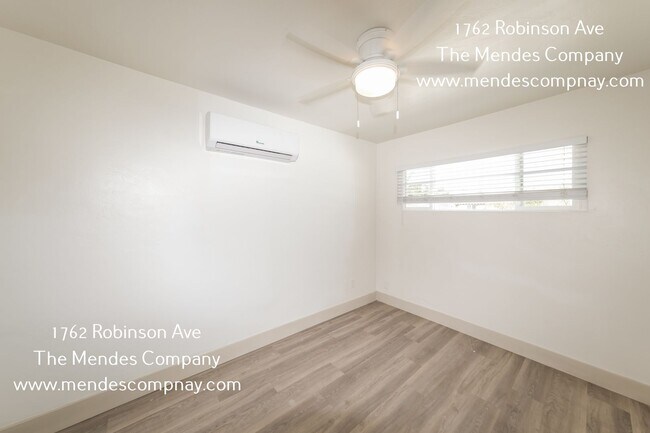 Foto del edificio - 1762 Robinson Ave