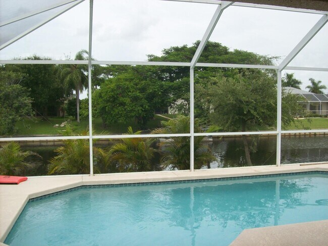 Foto del edificio - 4/2 Pool home all tile